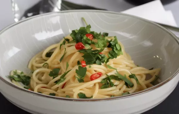 Classic Italian Pasta Dish: Spaghetti Aglio Olio e Peperoncini