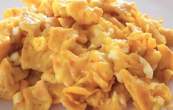 Creamy and flavorful curry cheddar scrambled eggs