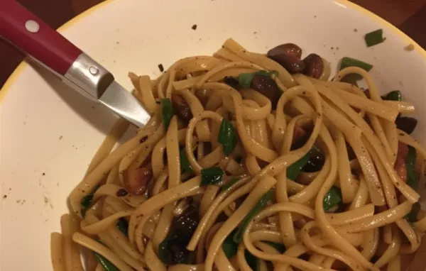 Creamy Linguini with Crunchy Cashews and Fresh Scallions