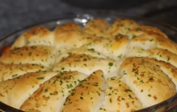 Delicious and Cheesy Italian Pull Apart Bread Recipe