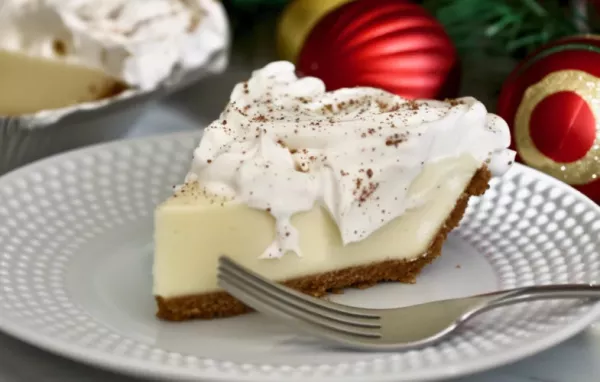 Delicious and Creamy Eggnog Pie