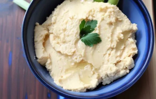 Delicious and Flavorful Homemade Garlic Hummus Recipe