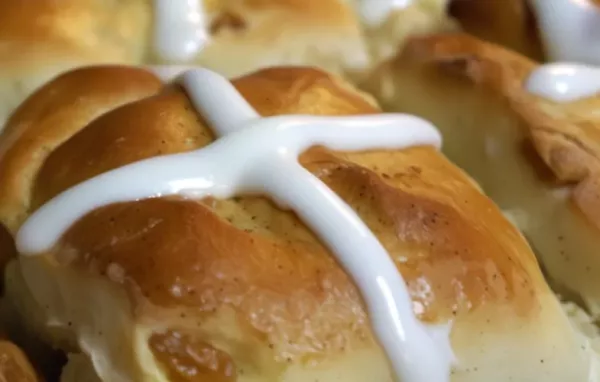 Delicious and Fluffy Pull-Apart Hot Cross Buns Recipe