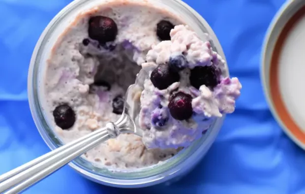 Delicious and nutritious blueberry cinnamon overnight oats with a creamy Greek yogurt twist.