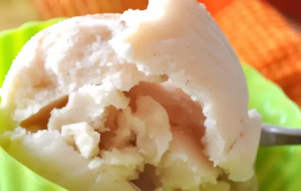 Delicious and Refreshing Cinnamon Pear Frozen Yogurt