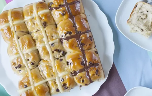 Delicious and Spiced Hot Cross Buns Recipe