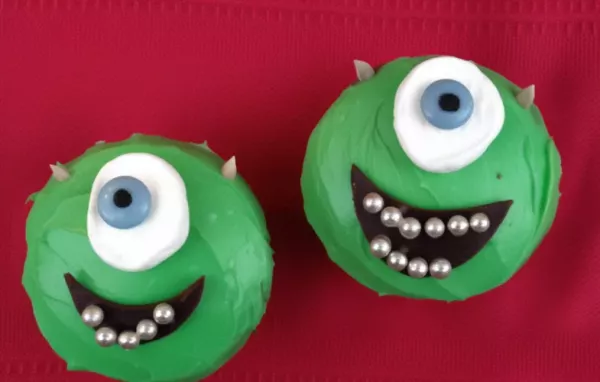 Delicious and Spooky Halloween Cyclops Cupcakes