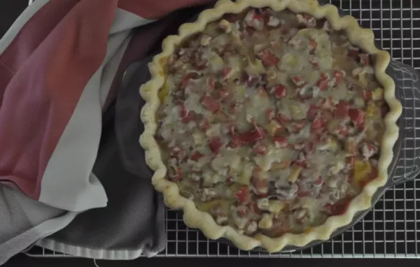 Delicious and Tangy Homemade Rhubarb Pie Recipe