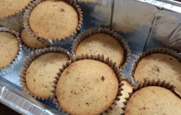 Delicious Apple Cider Muffins with a Cinnamon Streusel Topping