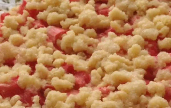 Delicious German Rhubarb Streusel Cake Recipe