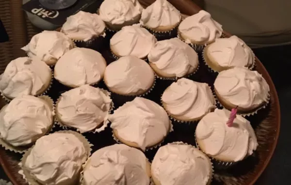 Delicious Lemon Cream Cupcakes Recipe