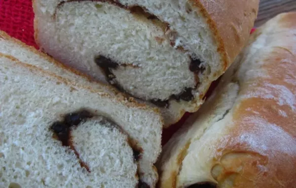 Delicious Overnight Cinnamon Raisin Swirl Bread Recipe