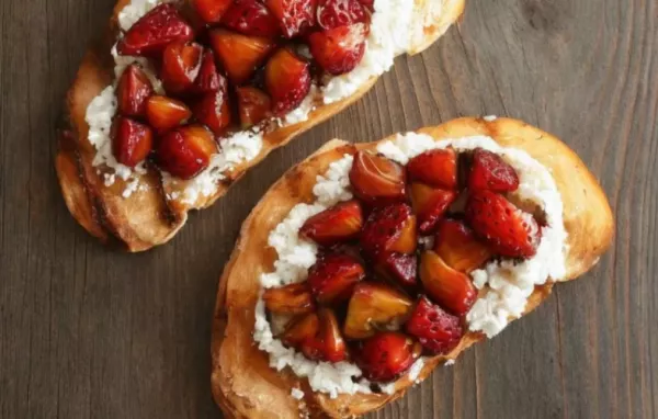 Fresh and Tangy Strawberry Goat Cheese Bruschetta Recipe