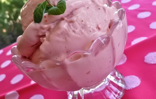 Homemade Fresh Strawberry Ice Cream