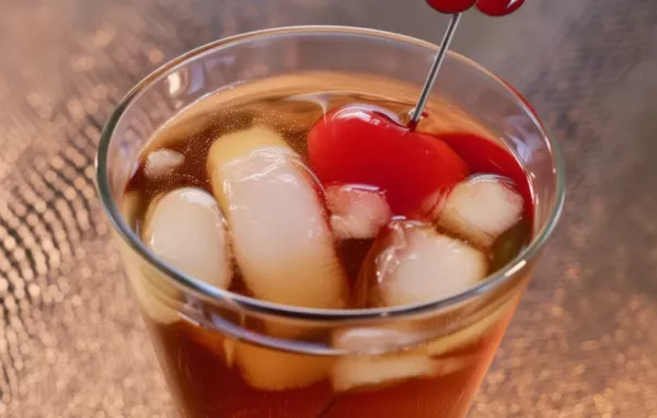 How to Make a Classic Manhattan Cocktail at Home