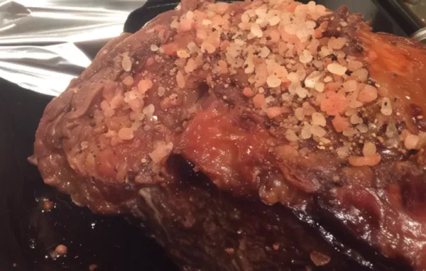 Juicy and Flavorful Easy Standing Rib Roast Recipe