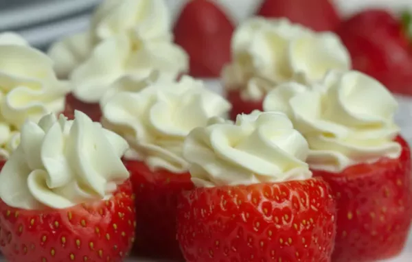 Low Carb Cheesecake Stuffed Strawberries