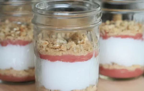 Make-Ahead Rhubarb Yogurt Parfaits