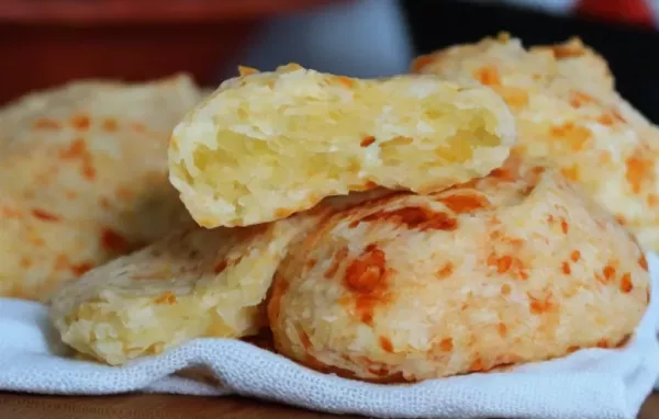 Po-de-Queijo (Brazilian Cheese Bread)