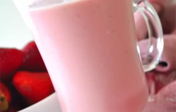 Refreshing B and L's Strawberry Smoothie Recipe