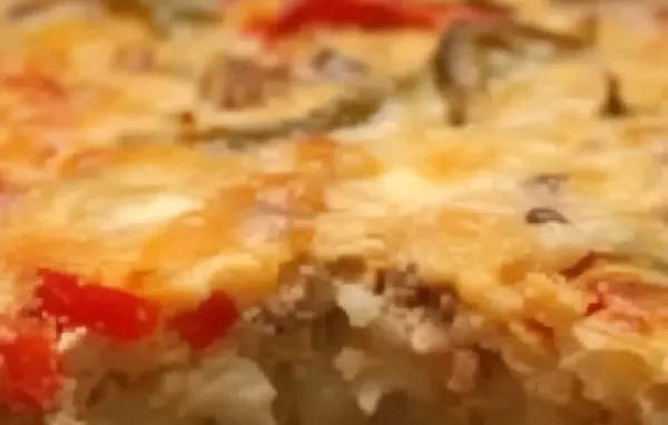 Satisfy your morning hunger with this delicious American breakfast casserole!