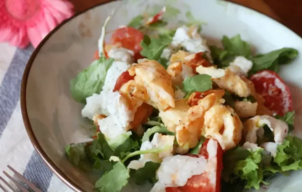 Simple Salad with Grilled Halloumi - A Delicious and Healthy Option for a Quick Meal