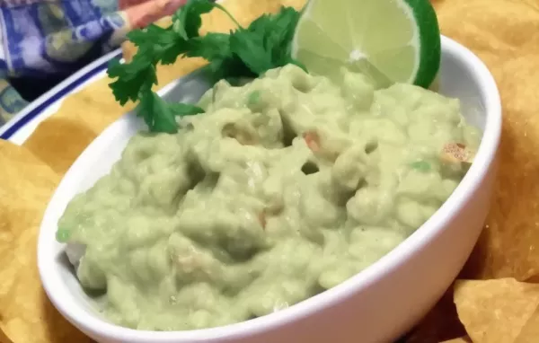 Spicy and Creamy Chipotle Guacamole