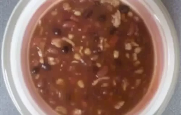 Spicy and hearty chicken and black bean chili recipe