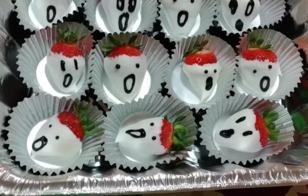 Spooky White Chocolate Strawberry Ghosts Perfect for Halloween Treats