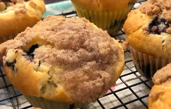 Streusel-Topped Blueberry Muffins