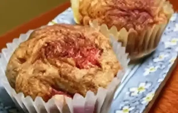 Vegan Rhubarb Cinnamon Streusel Muffins