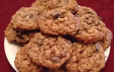 Delicious and Chewy Oatmeal Raisin Cookies Recipe