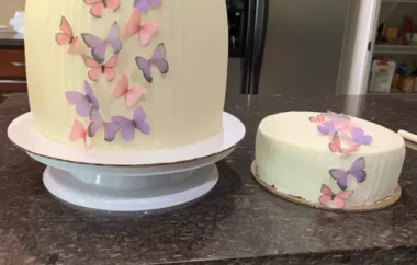 Delicious and Fluffy Creamy Buttercream Frosting