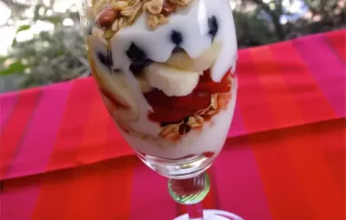 Delicious and Refreshing Easy Crunchy Berry Parfaits
