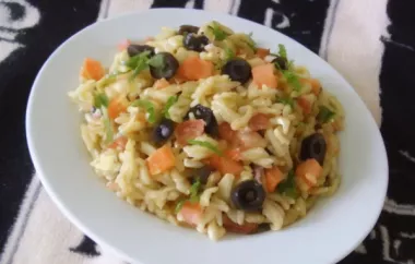 Delicious and refreshing salad with orzo, tomatoes, and artichokes