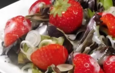 Delicious and Refreshing Strawberry Onion Salad Recipe