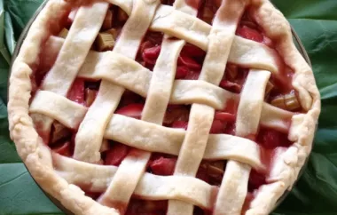 Delicious and Refreshing Strawberry Rhubarb Pie Recipe