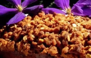 Delicious Banana Bread Recipe with Crunchy Oat Streusel Topping
