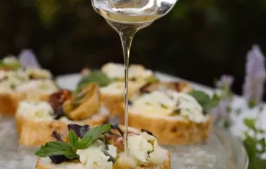 Delicious Blue Cheese and Grilled Pear Crostini Recipe