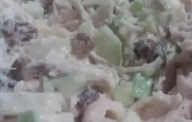 Delicious Chicken Salad with a Sweet and Crunchy Twist