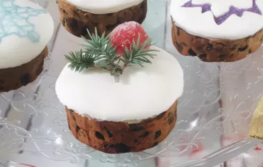 Delicious Mini Christmas Cakes for the Festive Season