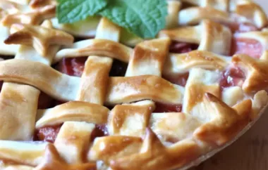 Delicious Strawberry Raisin Rhubarb Pie Recipe