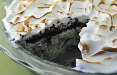 Indulge in the refreshing combination of chocolate and mint with this delicious pie recipe.
