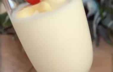 Refreshing and Creamy Non-Alcoholic Vegan Piña Colada Recipe