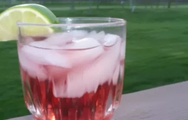 Refreshing and Fruity Cape Cod and White Zinfandel Cocktail