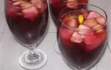 Refreshing and Fruity Sangria Recipe