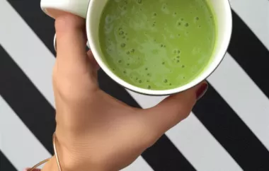 Refreshing Green Drink with Aloe Vera Juice