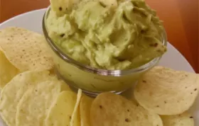 Creamy Guacamole with Garlic - A Delicious and Flavorful Appetizer