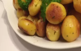 Crispy Roasted Baby Potatoes: An Easy and Delicious Side Dish