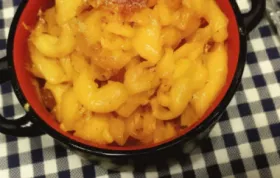 Delicious and Creamy Bacon and Tomato Macaroni and Cheese Recipe